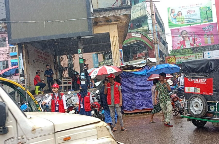  খাগড়াছড়িতে মন্দির পাহারায় শিক্ষার্থী-আনসার