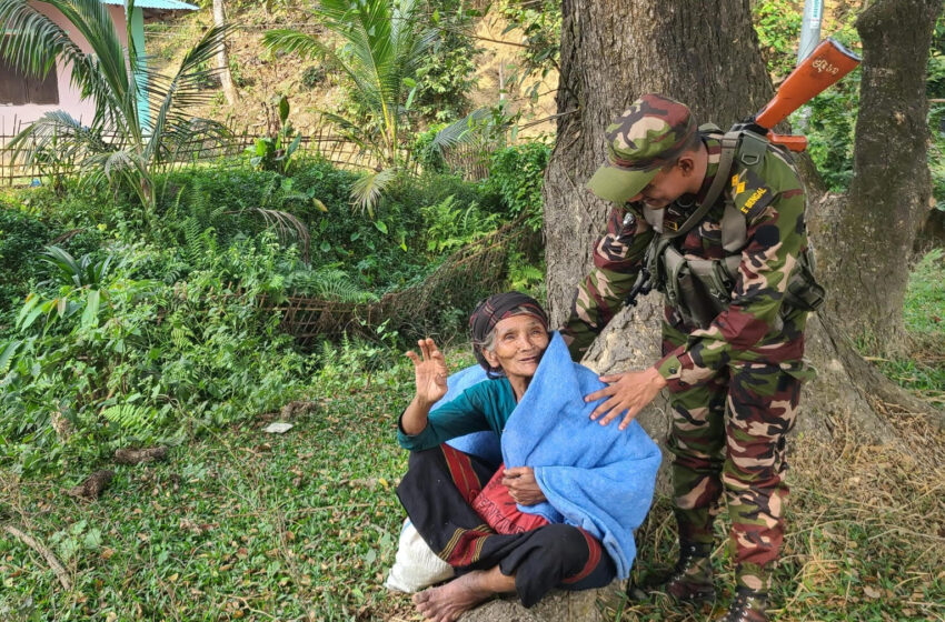  চম্পাঘাট এলাকায় শীতবস্ত্র বিতরণ করেছে সেনাবাহিনী 