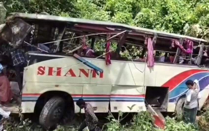  খাগড়াছড়িতে বেপরোয়া গতির বাস নিয়ন্ত্রণ হারিয়ে খাদে, গুরুতর আহত ৯