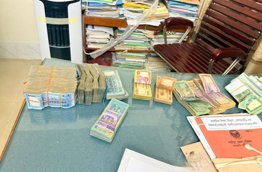 খাগড়াছড়ি জেলা পরিষদের গোপন কক্ষে পাওয়া গেলো বিপুল পরিমাণ টাকা, অভিযুক্ত হতে পারেন জিরুনা ত্রিপুরা